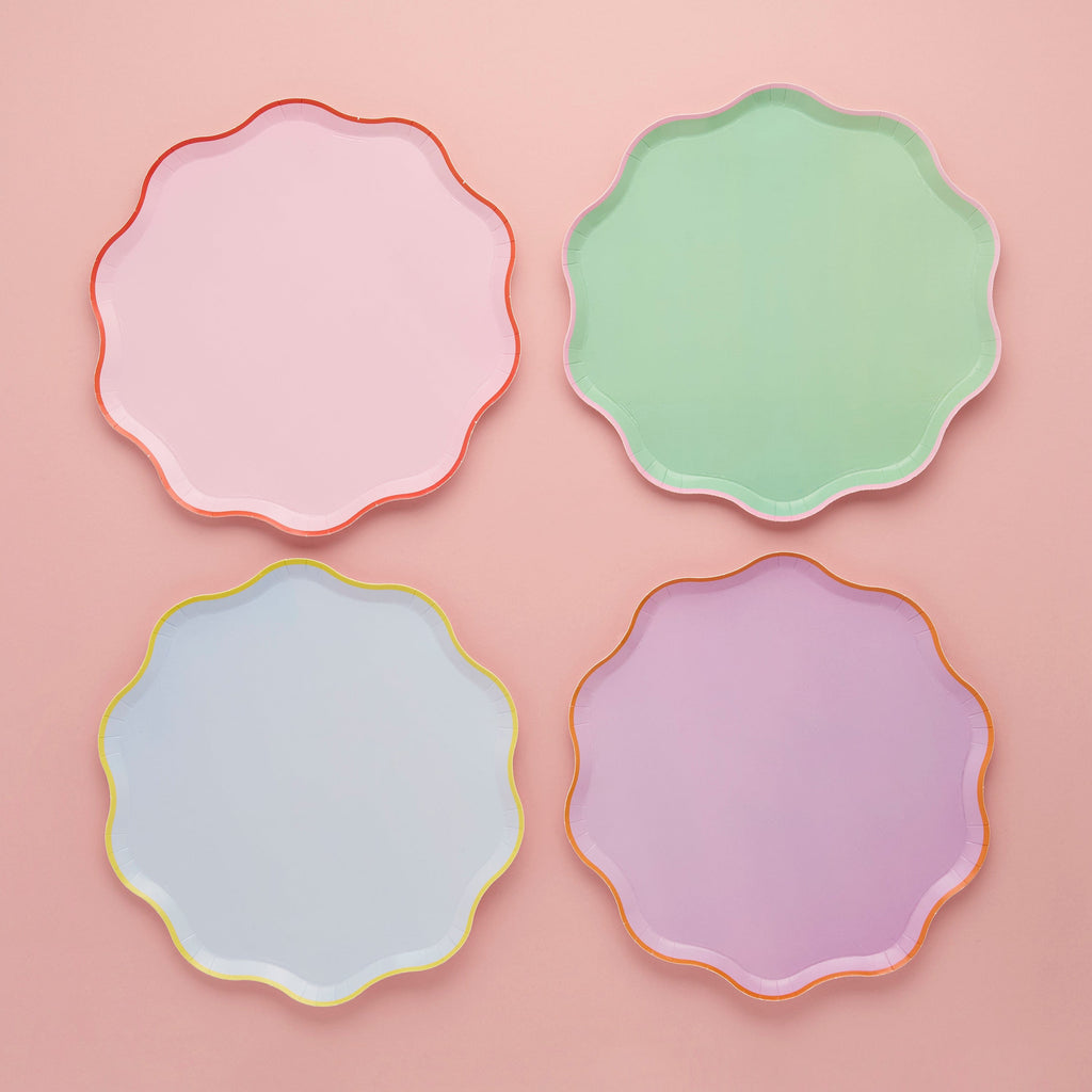 Colourful Edge Scallop Party Plates x 8